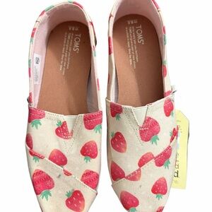 Toms Limited Edition Strawberry Print Shoes Flats Women’s 8.5